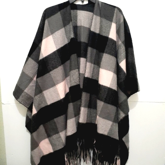 🧣PRETTY PERSUASIONS:Femenine Elegant Shawl Wrap - Picture 1 of 6